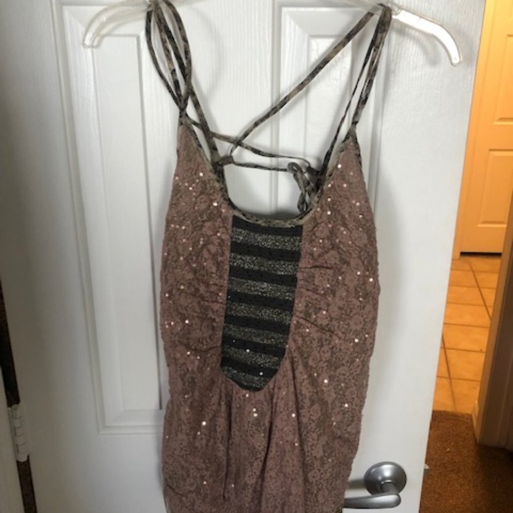 Buckle Shimmer Summer Top. Size Small